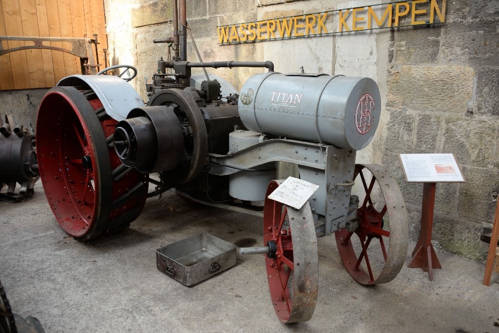../Images/Traktorenmuseum Eggewald 057.jpg